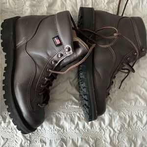 DANNERS ALL LEATHER WOMENS BOOT.